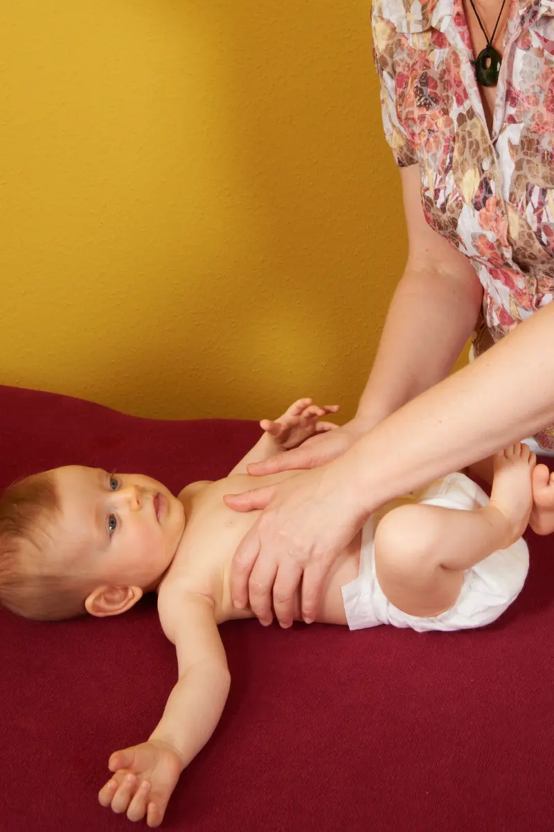 Osteopathie an einem Baby